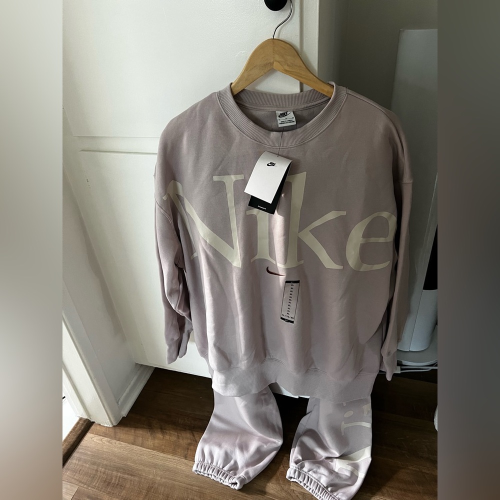 Nike lounge set purple size women’s xl (never worn, tags on)